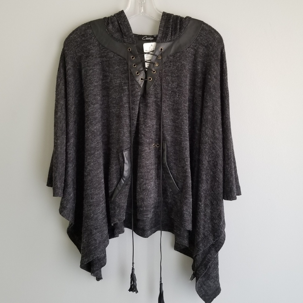 💥NEW💥Cecico Light Weight Poncho Hoodie One Size